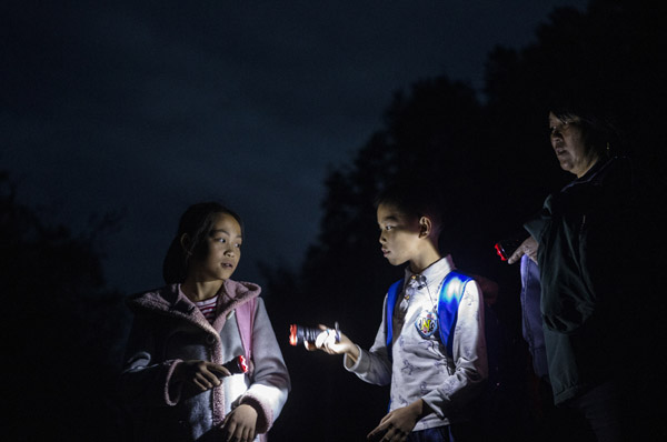 艰辛上学路:一条渴望被照亮的梦想之路