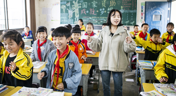 艰辛上学路:一条渴望被照亮的梦想之路