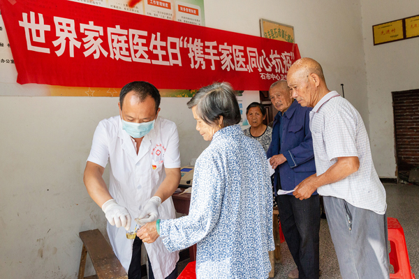 乡村巡诊记|“望闻问切”进家中