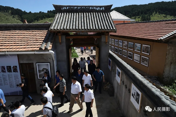 人民摄影灵空山“摄影小镇”暨专家小院正式揭牌