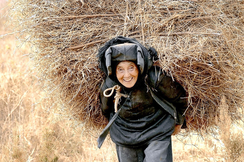 6969背柴火的老奶奶69696969(四川)王兴虎69摄6969